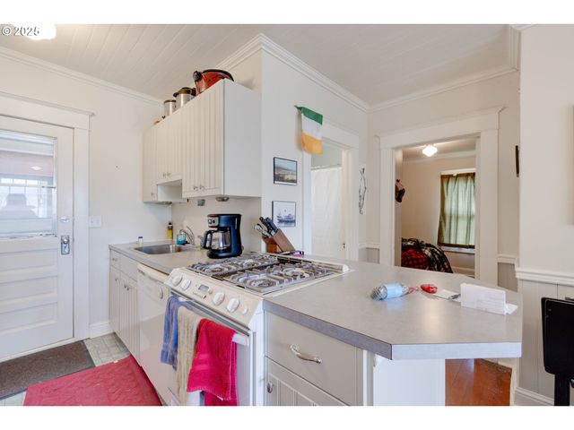 2977 GRAND Ave, Astoria, OR 97103