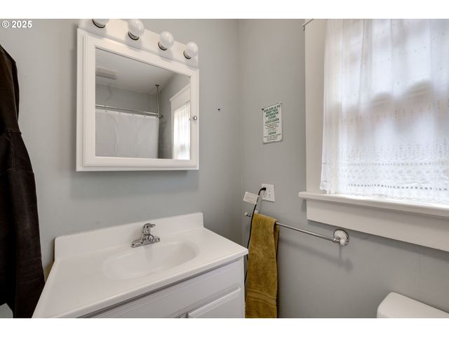 2977 GRAND Ave, Astoria, OR 97103
