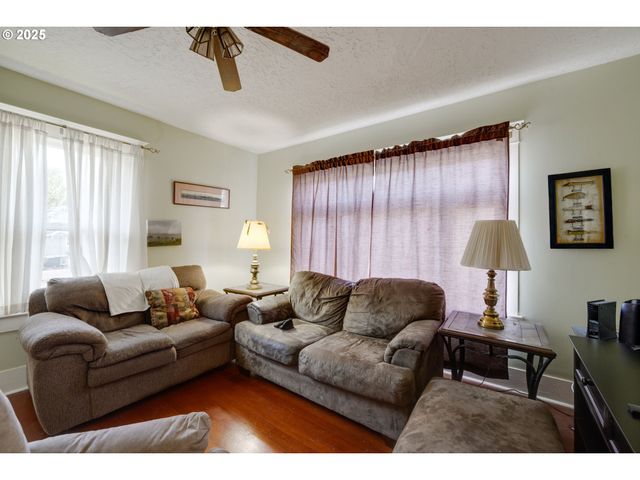 2977 GRAND Ave, Astoria, OR 97103