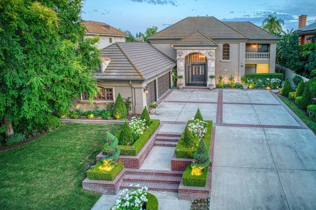 2635 W Lake Van Ness Circle, Fresno, CA 93711