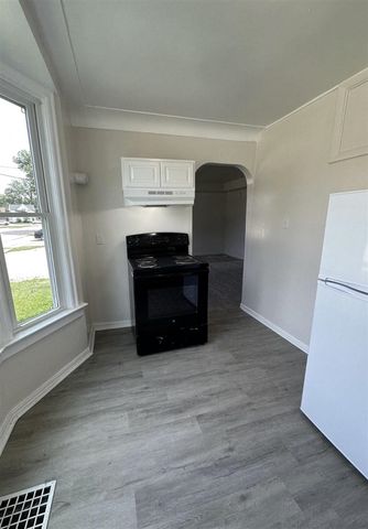 1732 10th Avenue, Port Huron, MI 48060
