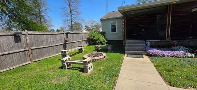 904 N Lincoln Park Drive, Evansville, IN 47711