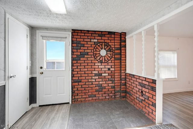2456 Delaware Avenue, Akron, OH 44312