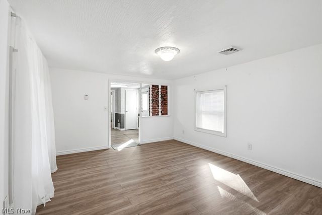 2456 Delaware Avenue, Akron, OH 44312