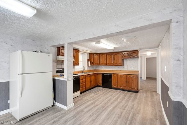 2456 Delaware Avenue, Akron, OH 44312