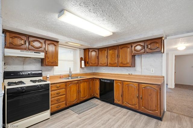 2456 Delaware Avenue, Akron, OH 44312