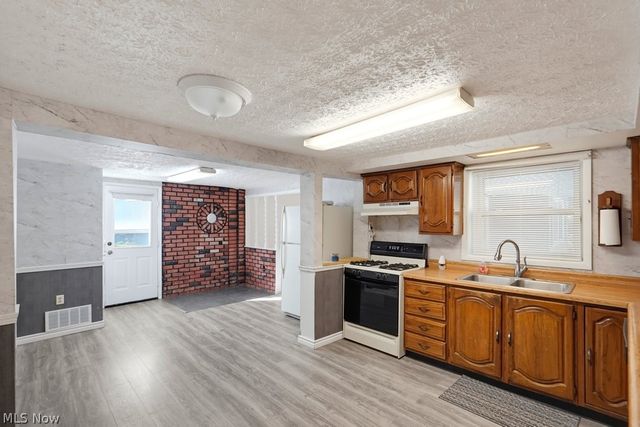 2456 Delaware Avenue, Akron, OH 44312