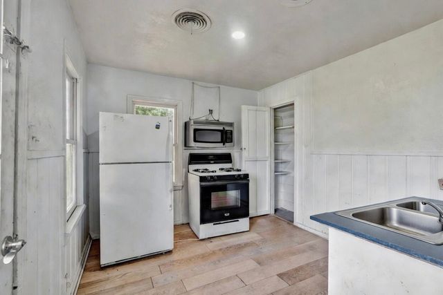 204 Sunset Lane, Fort Worth, TX 76114