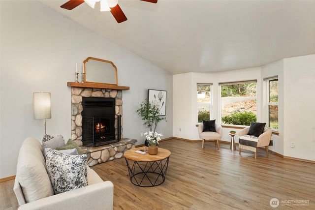 421 NE Cutlass Way, Belfair, WA 98528