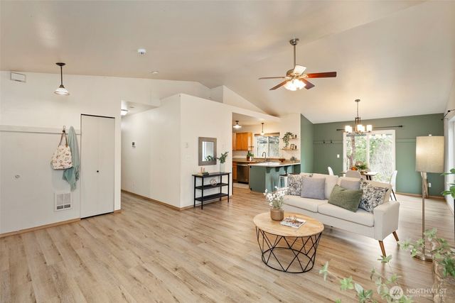 421 NE Cutlass Way, Belfair, WA 98528