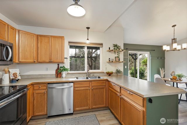 421 NE Cutlass Way, Belfair, WA 98528