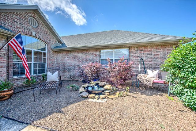 215 Shane Drive, Centerton, AR 72719