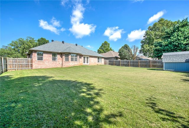 215 Shane Drive, Centerton, AR 72719