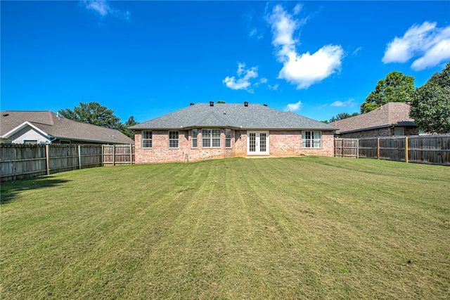 215 Shane Drive, Centerton, AR 72719