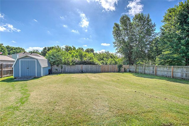 215 Shane Drive, Centerton, AR 72719