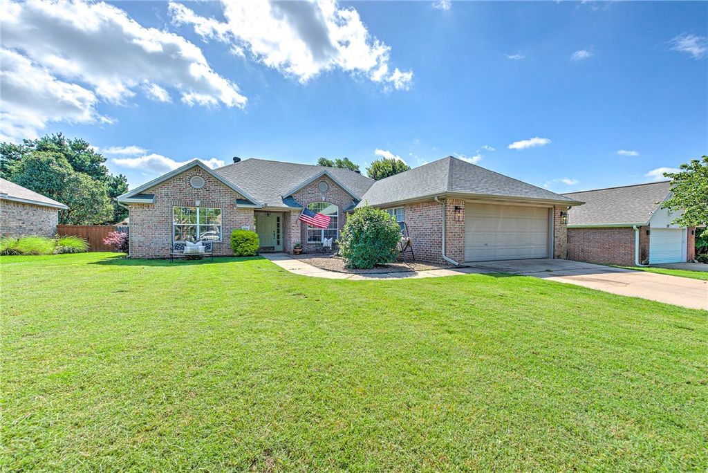 215 Shane Drive, Centerton, AR 72719