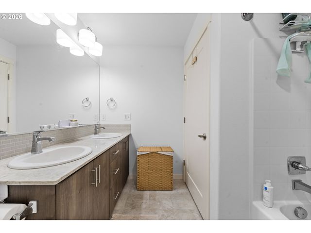 17137 Sw APPLEDALE Rd, Beaverton, OR 97007