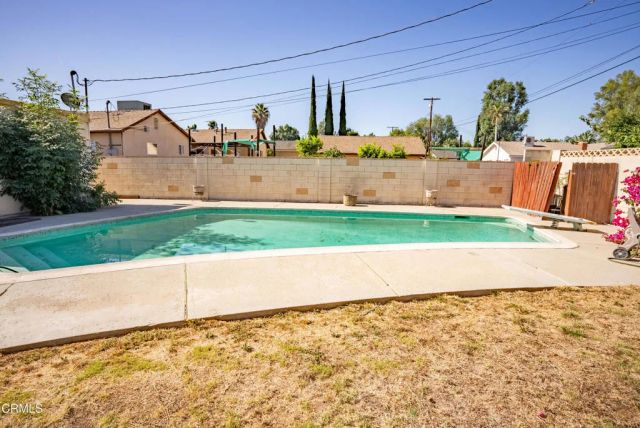7511 Shoup Avenue, Los Angeles, CA 91307