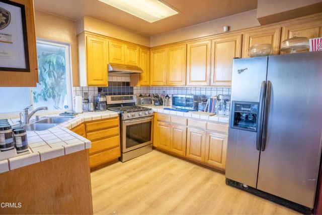 7511 Shoup Avenue, Los Angeles, CA 91307