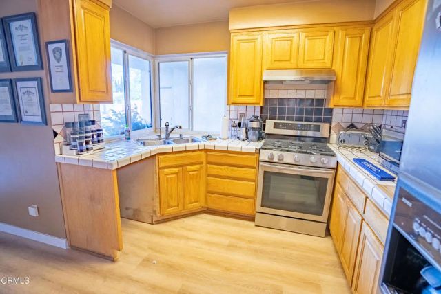 7511 Shoup Avenue, Los Angeles, CA 91307