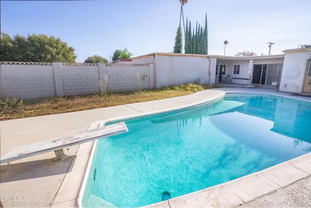 7511 Shoup Avenue, Los Angeles, CA 91307
