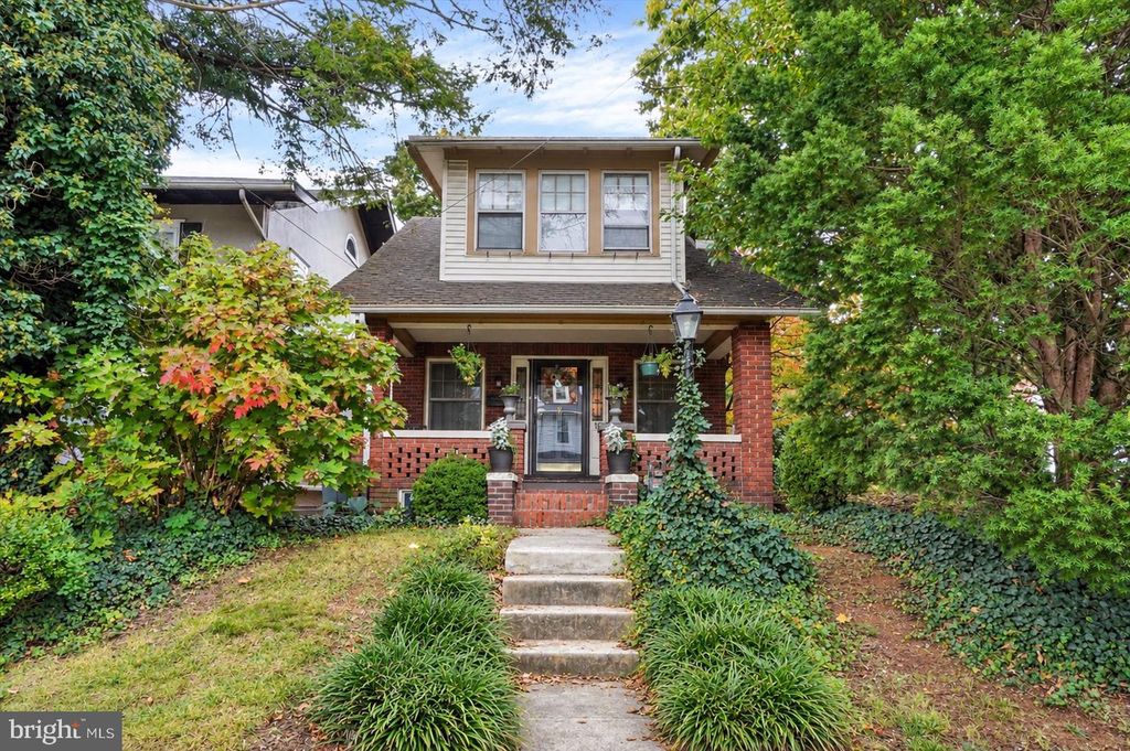 Image 1 of property listing at 16 N KEESEY ST, York, PA 17402