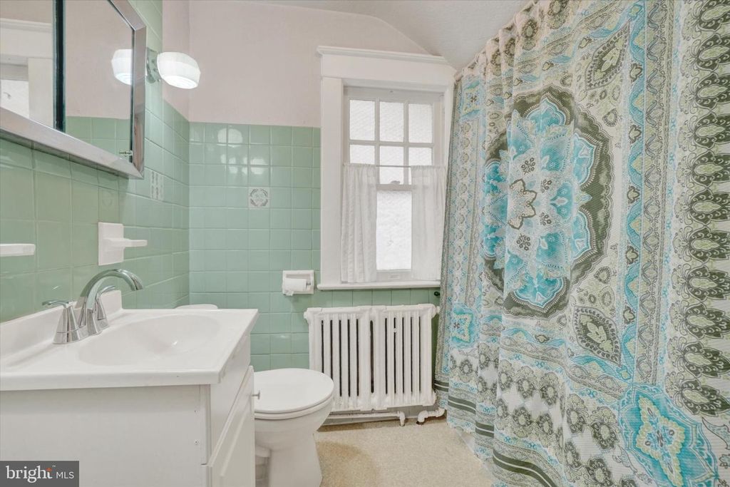 Image 17 of property listing at 16 N KEESEY ST, York, PA 17402