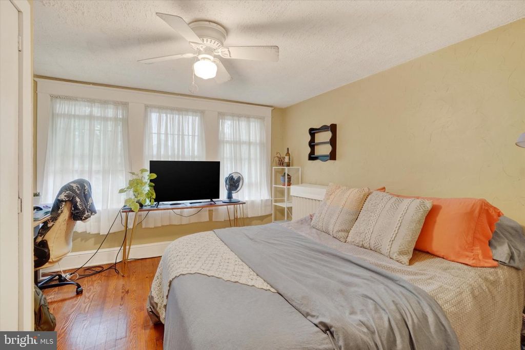 Image 18 of property listing at 16 N KEESEY ST, York, PA 17402