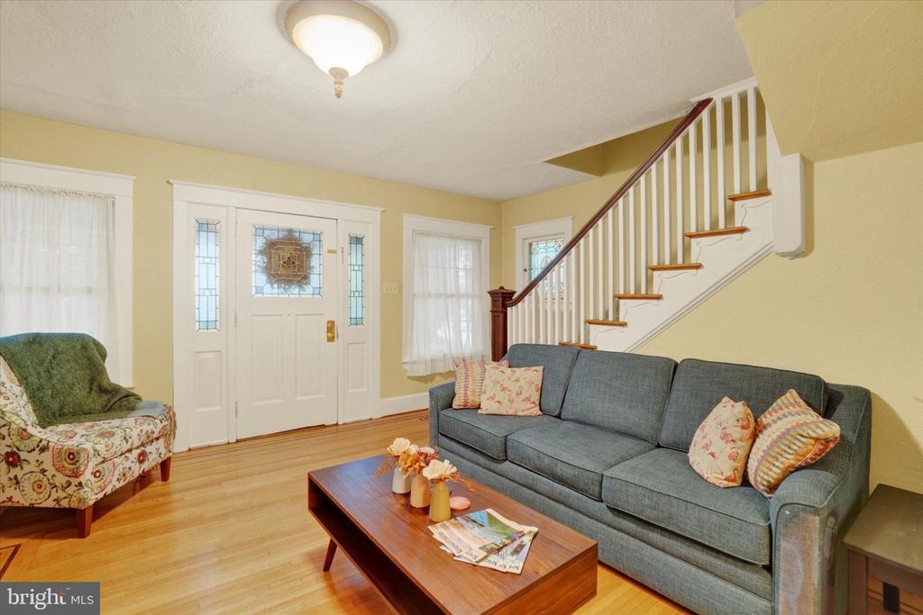 Image 3 of property listing at 16 N KEESEY ST, York, PA 17402