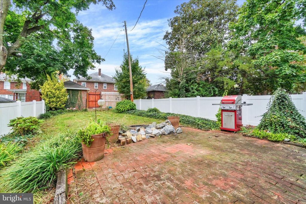 Image 24 of property listing at 16 N KEESEY ST, York, PA 17402