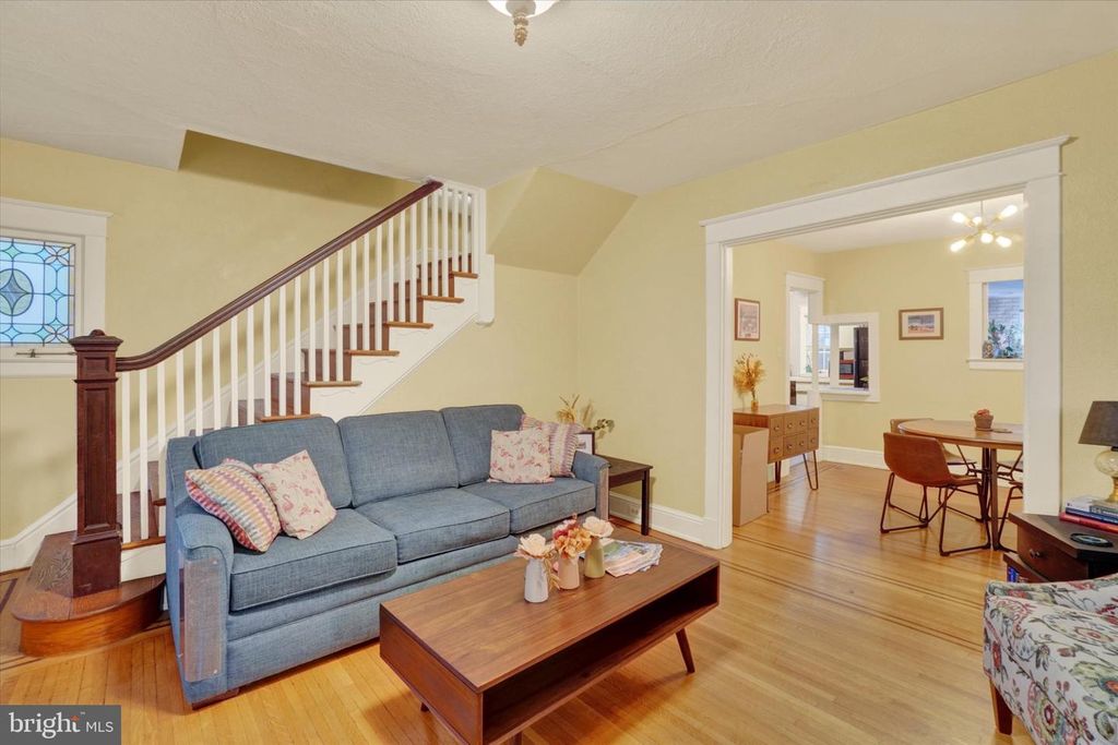 Image 4 of property listing at 16 N KEESEY ST, York, PA 17402