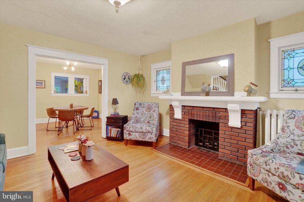Image 5 of property listing at 16 N KEESEY ST, York, PA 17402