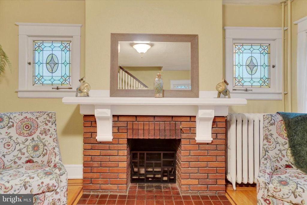 Image 6 of property listing at 16 N KEESEY ST, York, PA 17402