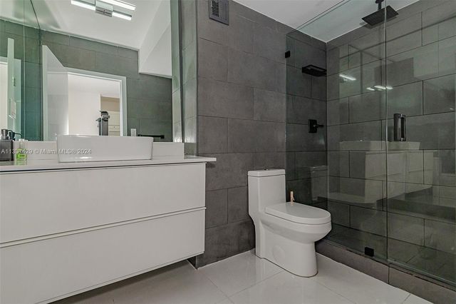 100 Lincoln Rd 519, Miami Beach, FL 33139