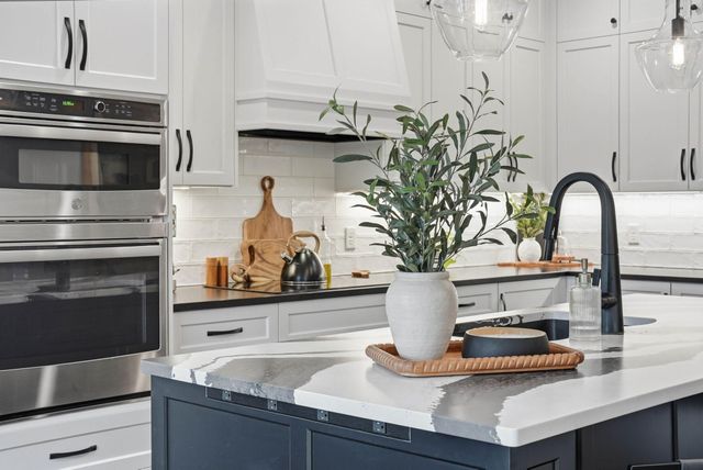 1978 Thom Drive, Arden Hills, MN 55112