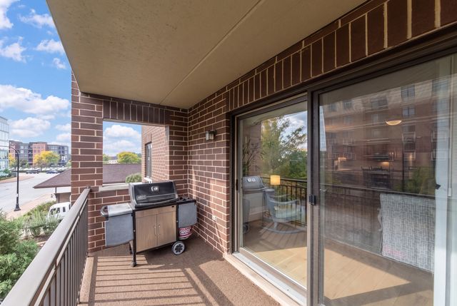 10 S Wille Street 303, Mount Prospect, IL 60056