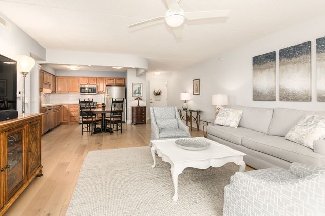 10 S Wille Street 303, Mount Prospect, IL 60056