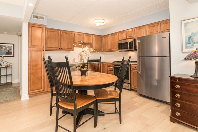 10 S Wille Street 303, Mount Prospect, IL 60056