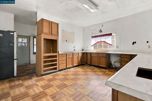 2912 Delaware St, Oakland, CA 94602