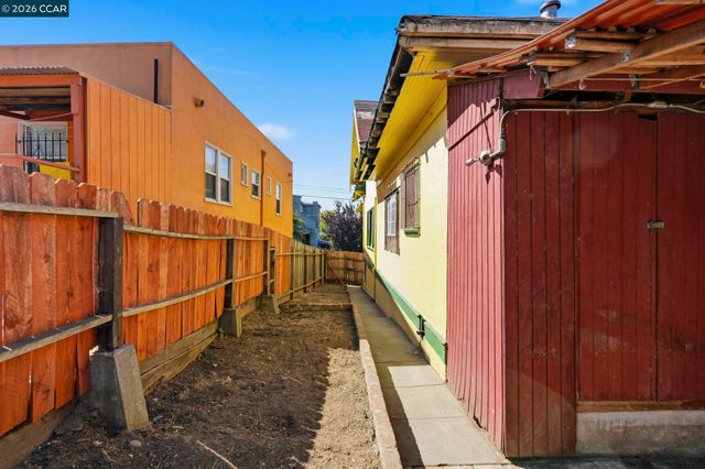 2912 Delaware St, Oakland, CA 94602