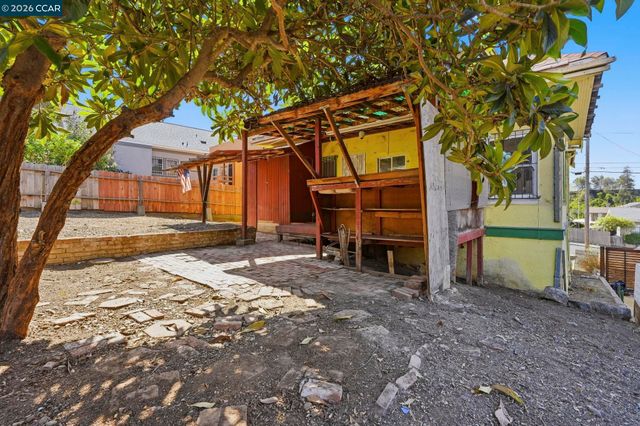 2912 Delaware St, Oakland, CA 94602