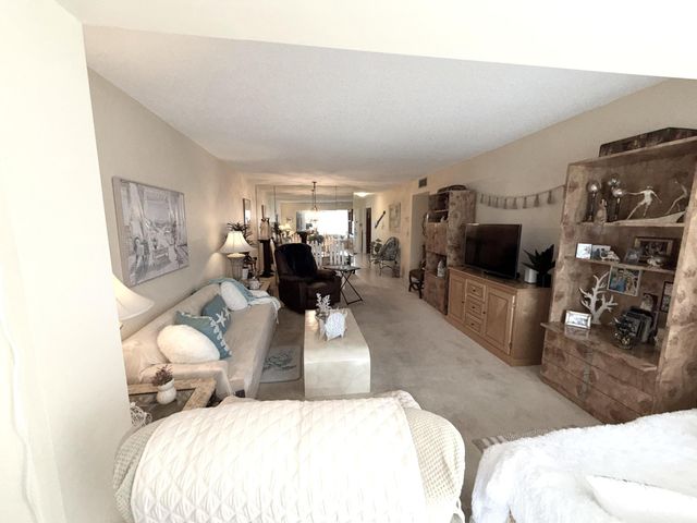 1030 Silk Oak Terrace 101, Delray Beach, FL 33445