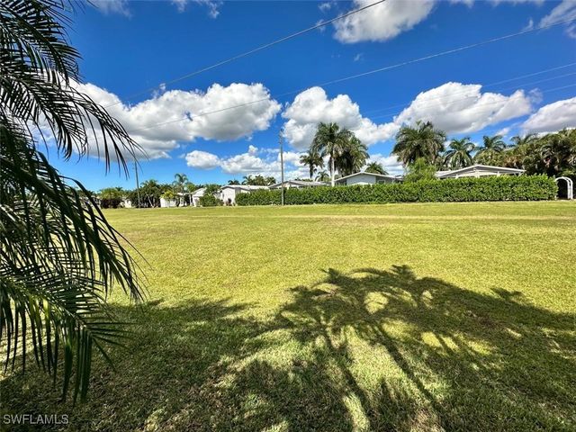 1453 Diamond Lake CIR, Naples, FL 34114