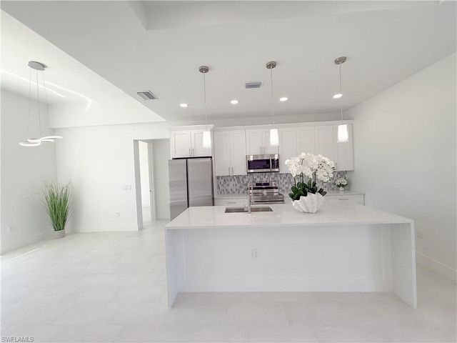 3106 Myra LN, Labelle, FL 33935