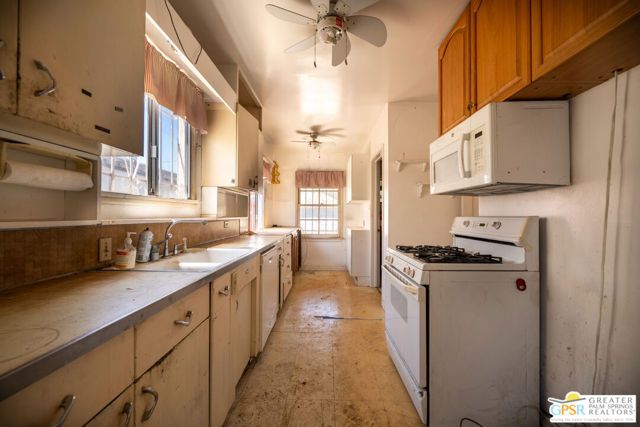 7731 Beck Avenue, North Hollywood (los Angeles), CA 91605