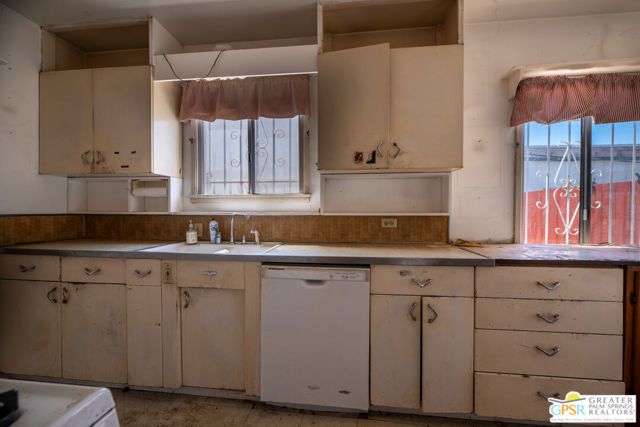 7731 Beck Avenue, North Hollywood (los Angeles), CA 91605