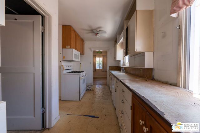 7731 Beck Avenue, North Hollywood (los Angeles), CA 91605