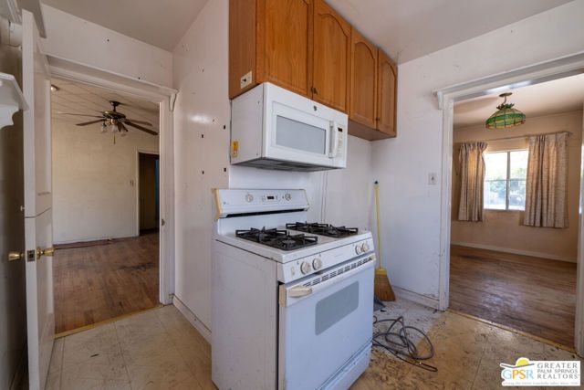 7731 Beck Avenue, North Hollywood (los Angeles), CA 91605