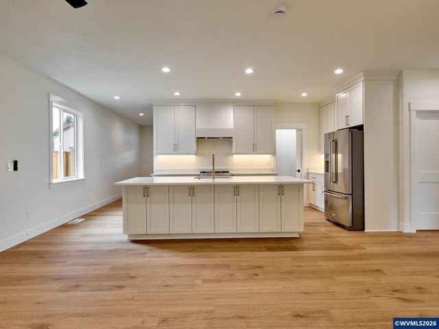 2589 N Lydia Lp, Hubbard, OR 97032