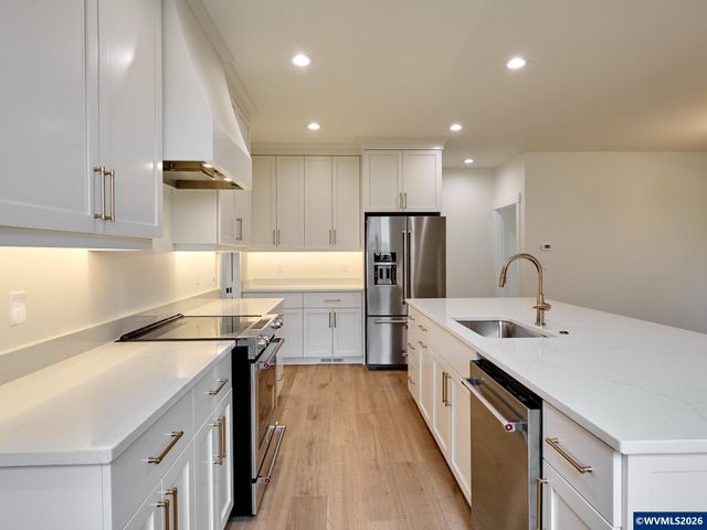 2589 N Lydia Lp, Hubbard, OR 97032